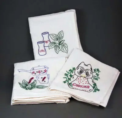 Aunt Martha’s 3890 Animated Crockery Tea Towels/Kitchen